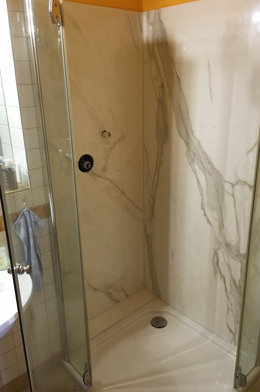 Dusche Gefliest mit großformatige Fliesen 300 x 100 cm - Ihre Modernisierung im Rundum-Sorglos-Paket